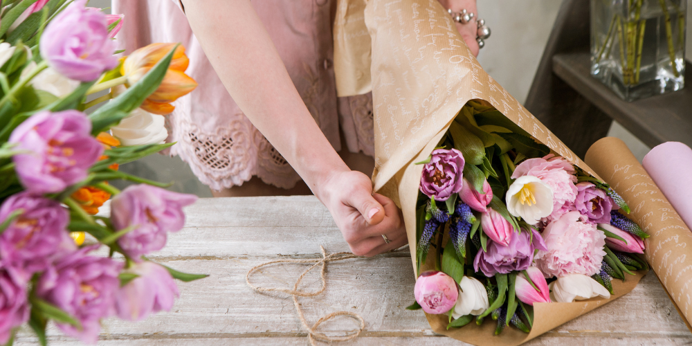 Mahoney's Garden Center-New England-Massachusetts-Mother's Day-florist wrapping flowers